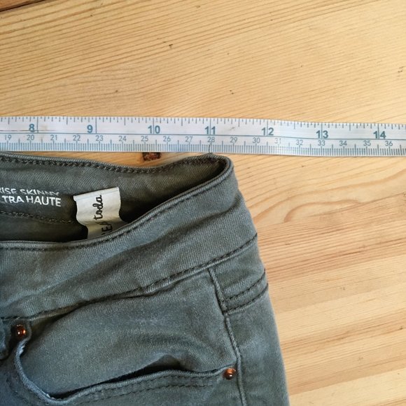 2 Pairs Distressed Ripped High Rise Skinny Jeans - Picture 13 of 16